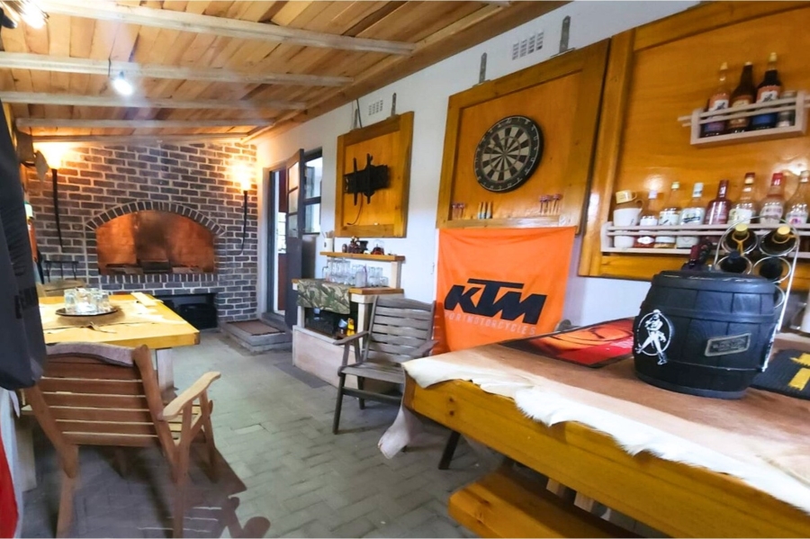5 Bedroom Property for Sale in Loucharmante Western Cape